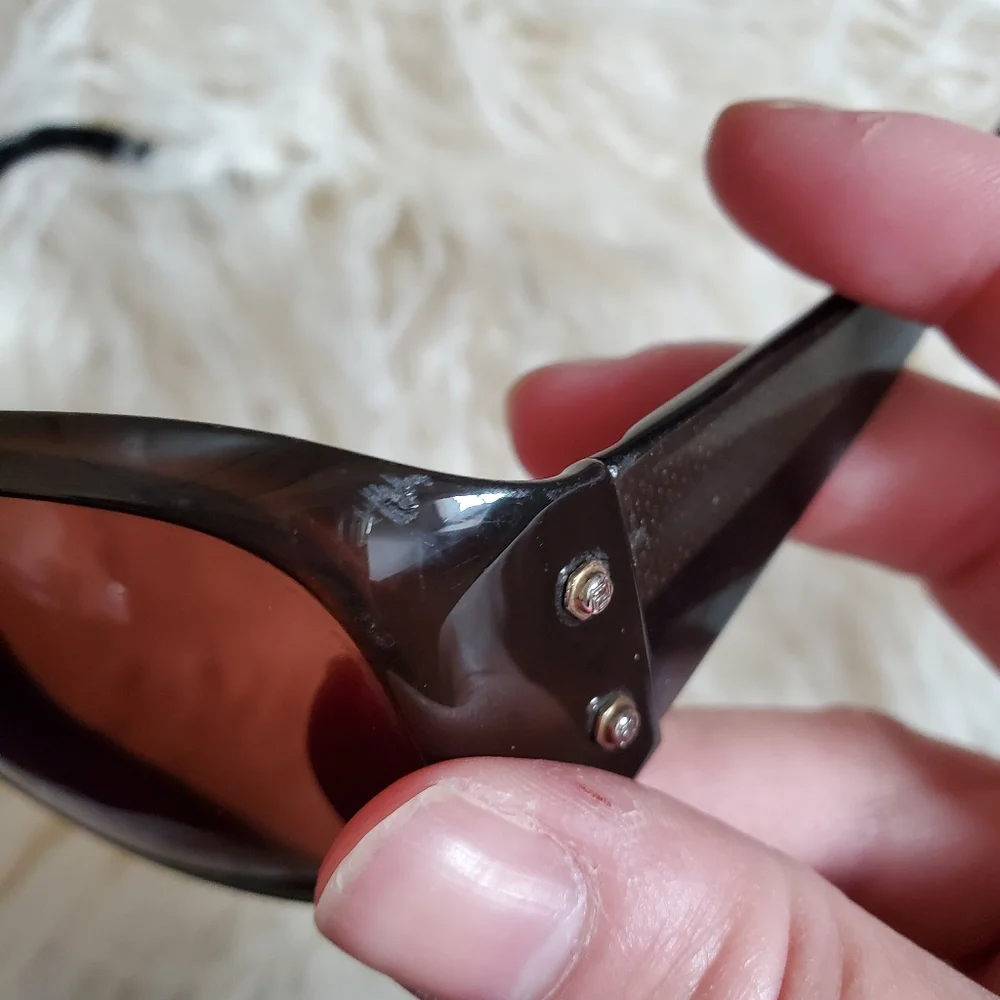 Fendi Logo Sunglasses - Picture 4 of 6